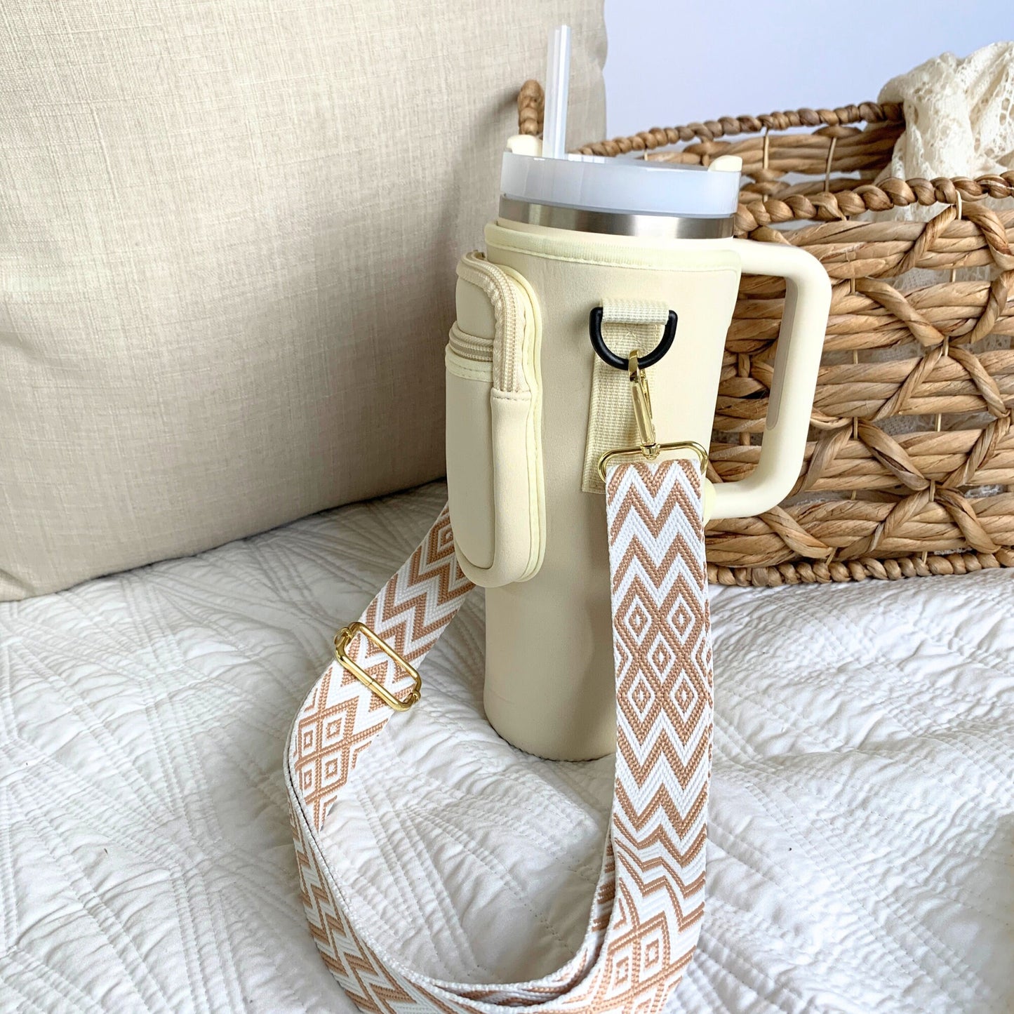 FIT2HOLD 40oz Tumbler Crossbody Strap Bag: Hydration on the Move!